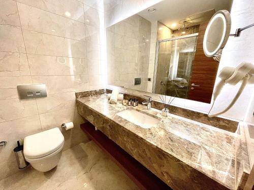 Imagen general del Hotel Türkmen Riverside Adana. Foto 1