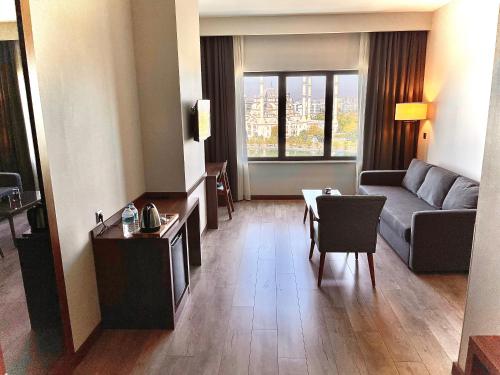 Imagen general del Hotel T&uuml;rkmen Riverside Adana. Foto 4