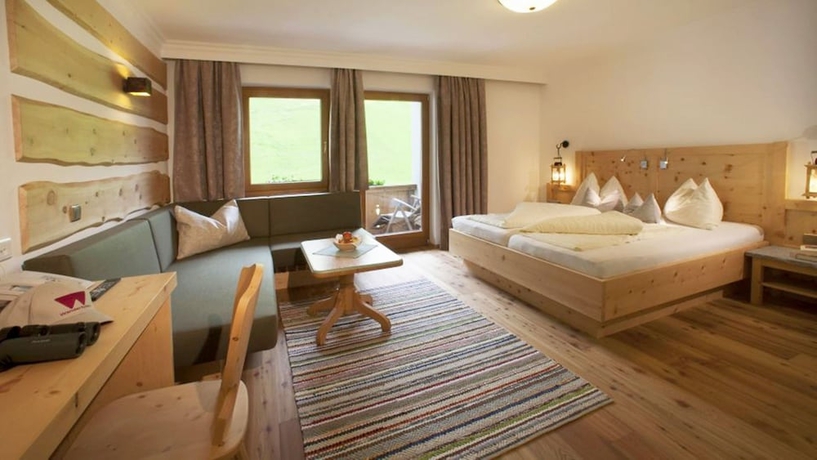 Imagen de la habitación del Hotel Tuxertal. Foto 11