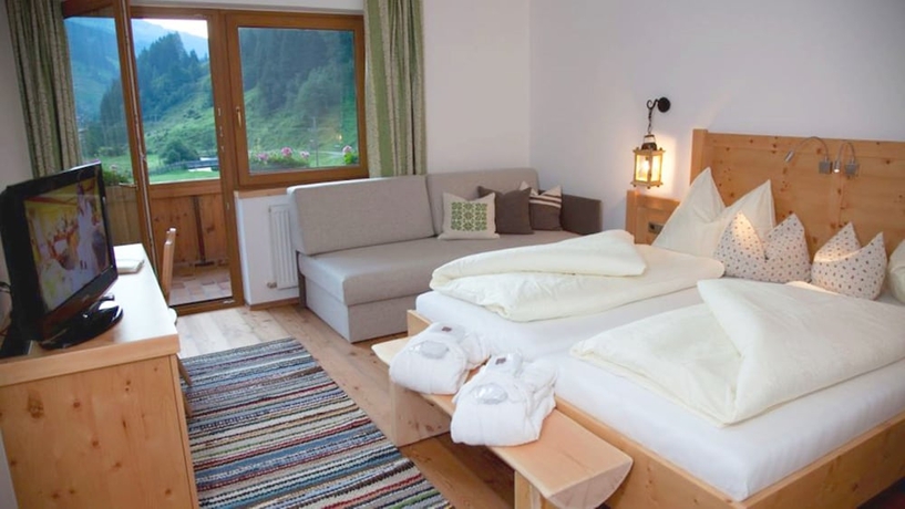 Imagen de la habitación del Hotel Tuxertal. Foto 12