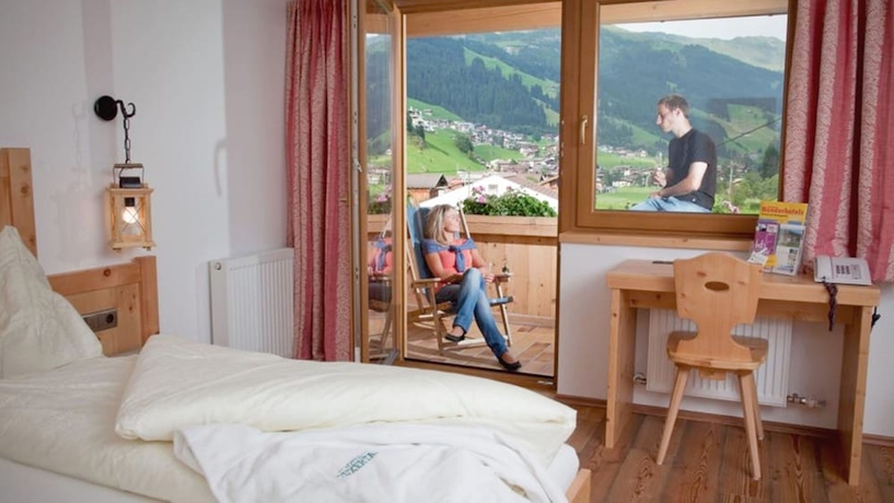 Imagen de la habitación del Hotel Tuxertal. Foto 13