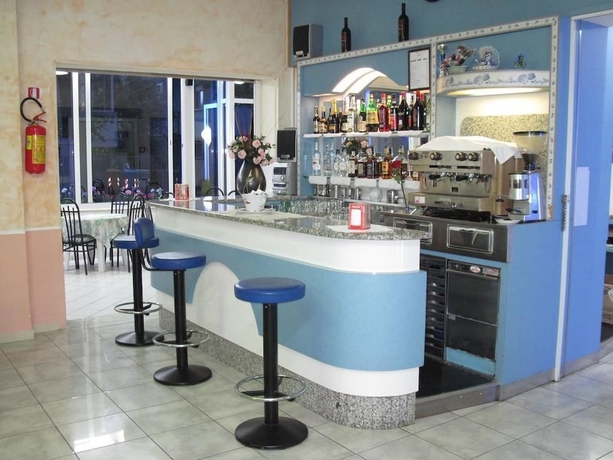 Imagen del bar/restaurante del Hotel Tv. Foto 5