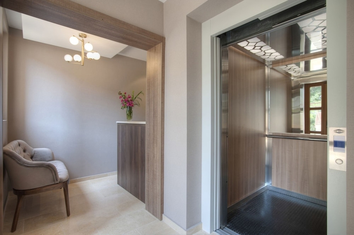 Imagen de los interiores del Hotel Twelve by Aycon. Foto 17