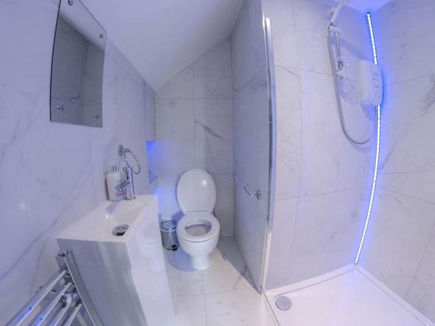 Imagen de la habitación del Hotel Twenty and Bar. Foto 13