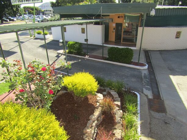 Imagen de los interiores del Hotel Twin City Motor Inn. Foto 27