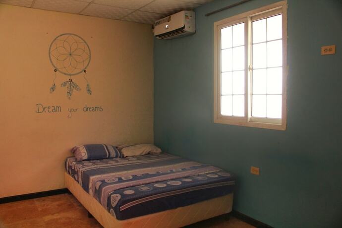 Imagen de la habitación del Hotel Twin Fin Plaza. Foto 11