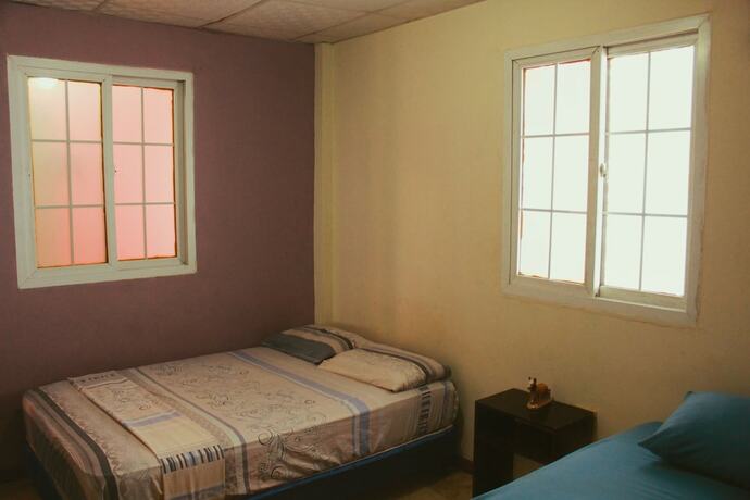 Imagen de la habitación del Hotel Twin Fin Plaza. Foto 15