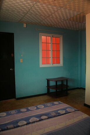 Imagen de la habitación del Hotel Twin Fin Plaza. Foto 16