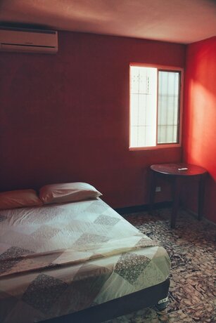 Imagen de la habitación del Hotel Twin Fin Plaza. Foto 18