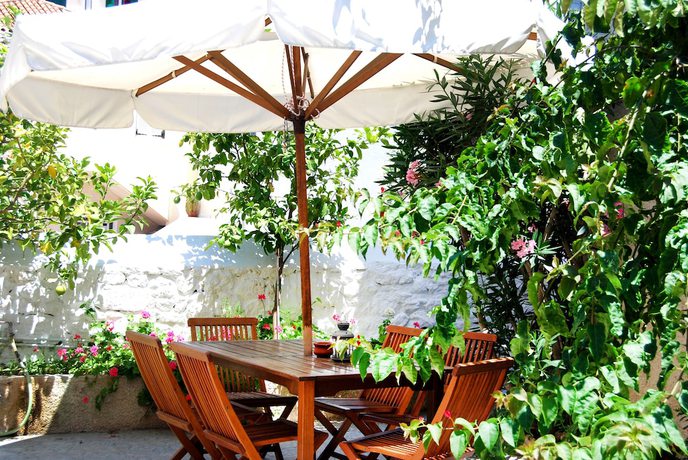 Imagen de los exteriores del Hotel Twin House. Foto 19