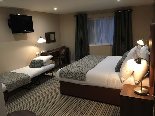 Imagen de la habitación del Hotel Twin Oaks. Foto 2