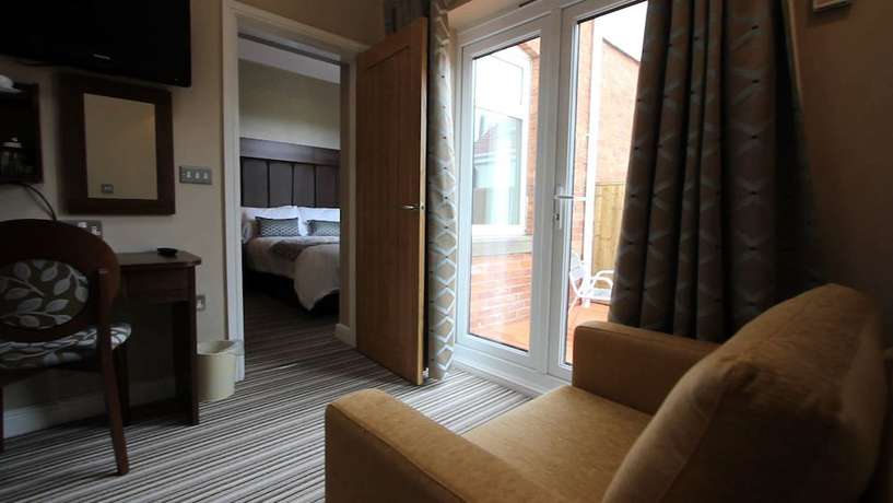 Imagen de la habitación del Hotel Twin Oaks. Foto 4