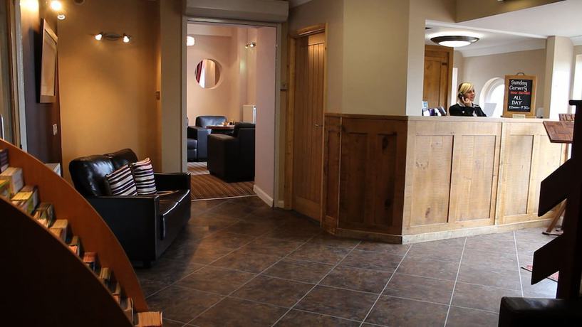 Imagen de los interiores del Hotel Twin Oaks. Foto 20