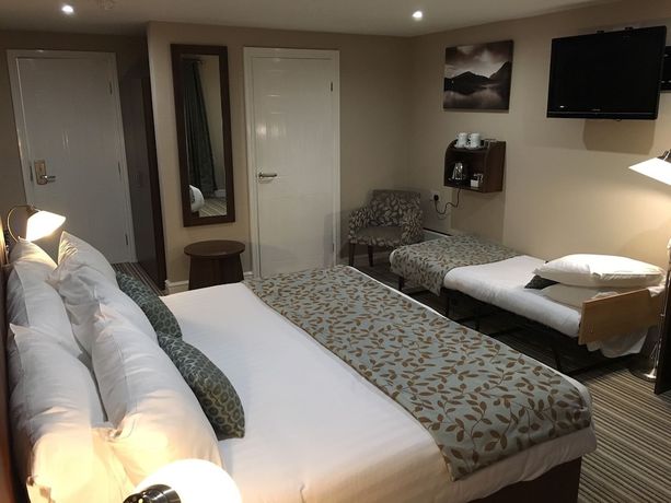 Imagen de la habitación del Hotel Twin Oaks. Foto 9