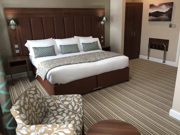 Imagen de la habitación del Hotel Twin Oaks. Foto 12