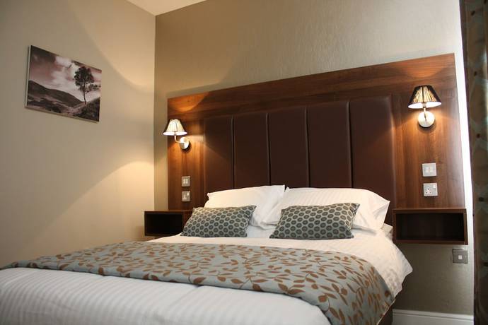 Imagen de la habitación del Hotel Twin Oaks. Foto 13