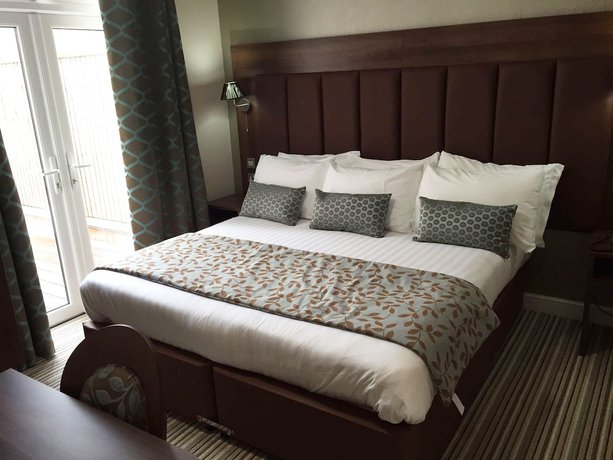 Imagen de la habitación del Hotel Twin Oaks. Foto 16
