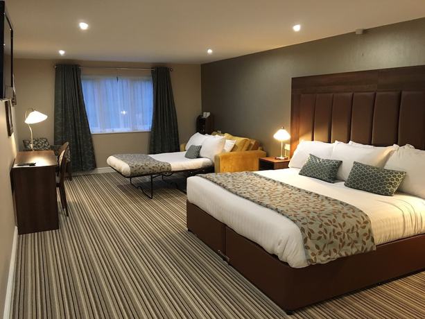 Imagen de la habitación del Hotel Twin Oaks. Foto 18