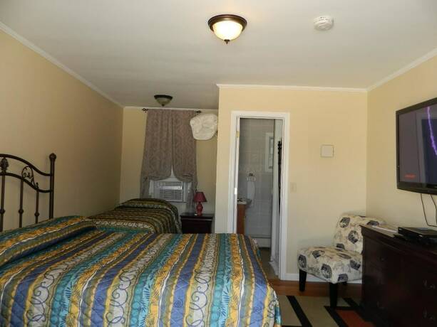 Imagen de la habitación del Hotel Twin Oaks Motel. Foto 13