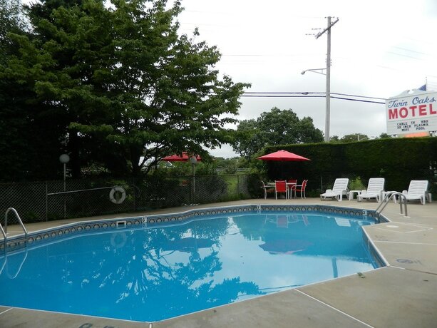 Imagen general del Hotel Twin Oaks Motel. Foto 7