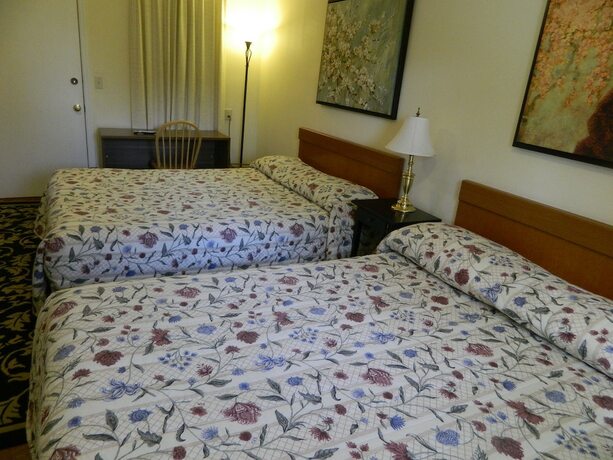 Imagen de la habitación del Hotel Twin Oaks Motel. Foto 16