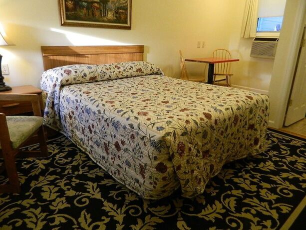 Imagen general del Hotel Twin Oaks Motel. Foto 12