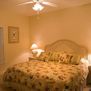 Imagen de los exteriores del Hotel Twin Palms By Royal American Beach Getaways. Foto 12