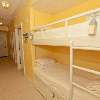 Imagen de los exteriores del Hotel Twin Palms By Royal American Beach Getaways. Foto 13