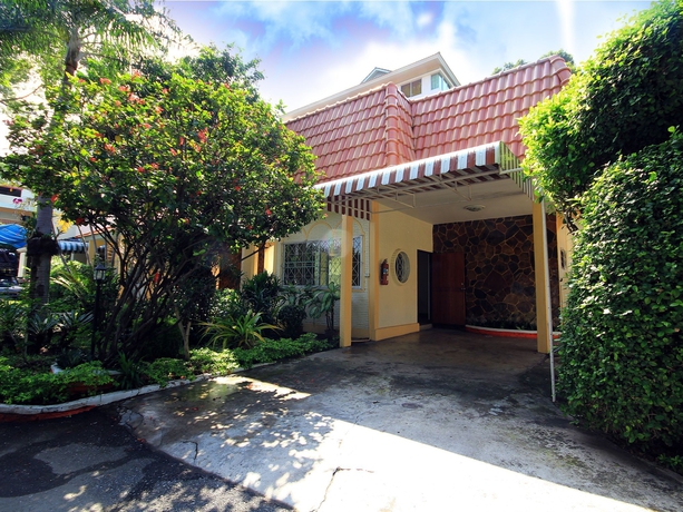 Imagen de los exteriores del Hotel Twin Palms Resort. Foto 12