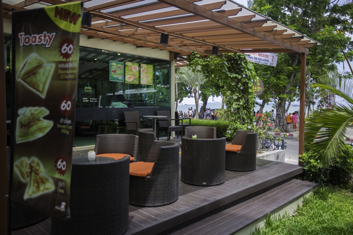 Imagen del bar/restaurante del Hotel Twin Palms Resort. Foto 4