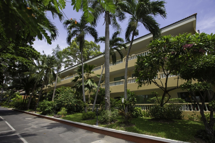 Imagen de los exteriores del Hotel Twin Palms Resort. Foto 14