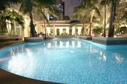 Imagen de la piscina del Hotel Twin Peaks Residence. Foto 6