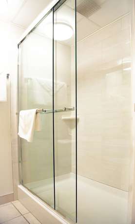 Imagen de la habitación del Hotel Twin Pine Inn and Suites. Foto 10