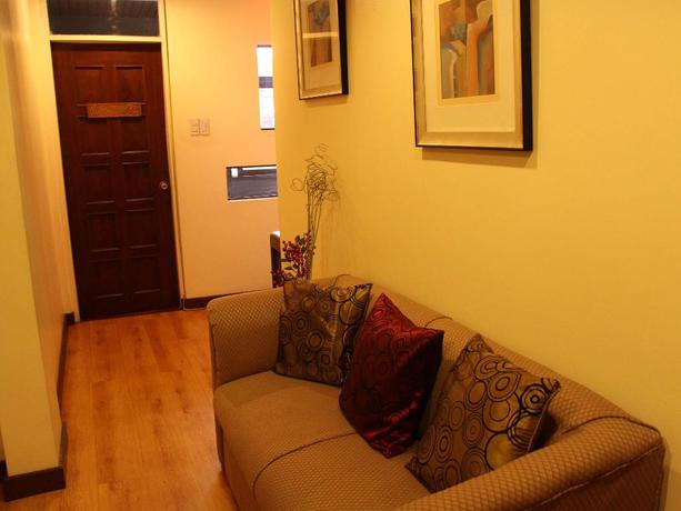 Imagen de los interiores del Hotel Twin Pines Suites. Foto 5