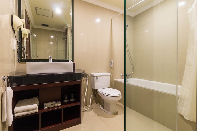 Imagen de la habitación del Hotel Twin Plaza. Foto 15