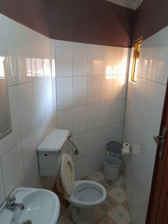 Imagen de la habitación del Hotel Twin Tower Gardens. Foto 5