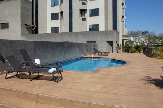 Imagen de la piscina del Hotel Twin Towers Flat. Foto 20