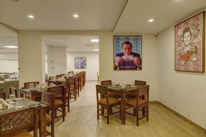 Imagen del bar/restaurante del Hotel Twin fountains by Baywatch Express. Foto 3