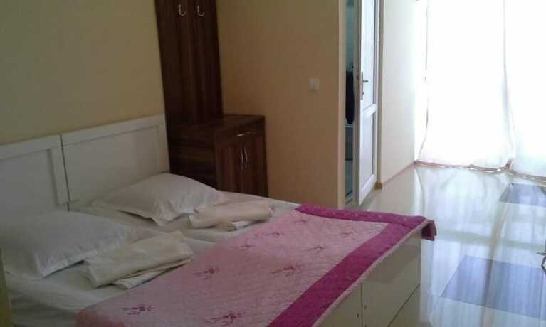 Imagen de la habitación del Hotel Twins. Foto 13