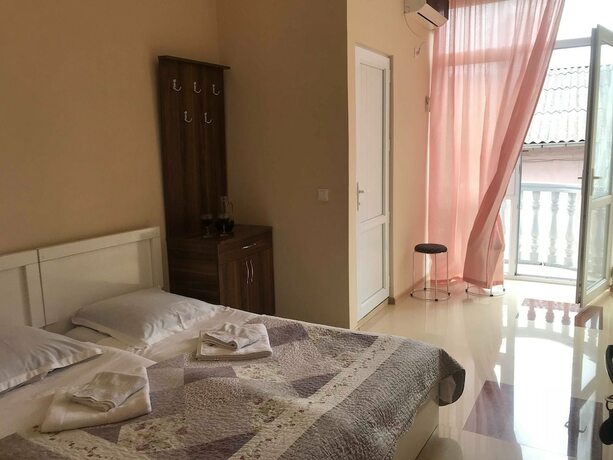 Imagen de la habitación del Hotel Twins. Foto 17