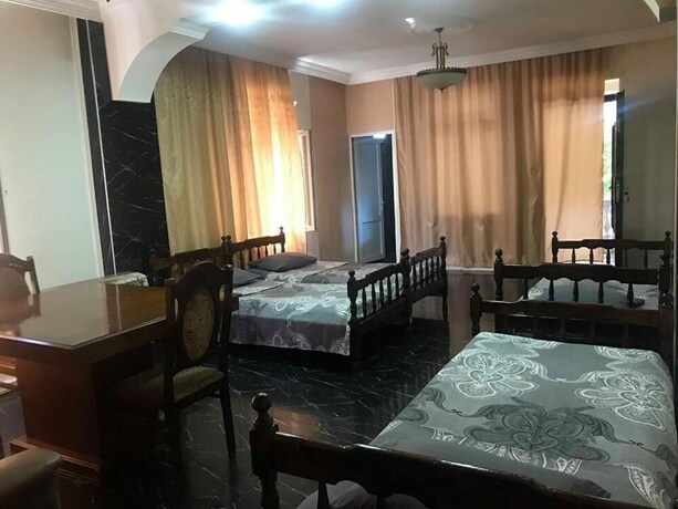 Imagen de la habitación del Hotel Twins. Foto 19