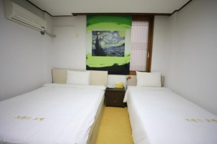 Imagen de la habitación del Hotel Twins, Jeju. Foto 18