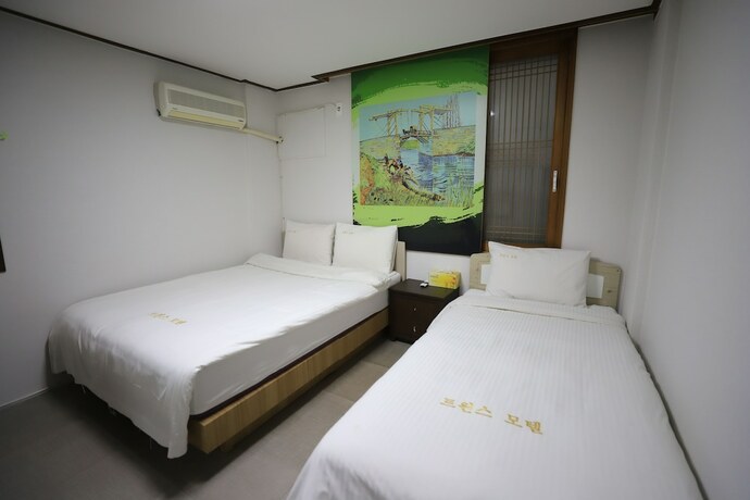 Imagen de la habitación del Hotel Twins, Jeju. Foto 19