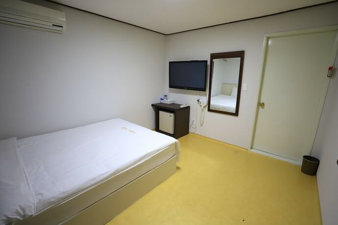 Imagen de la habitación del Hotel Twins, Jeju. Foto 22