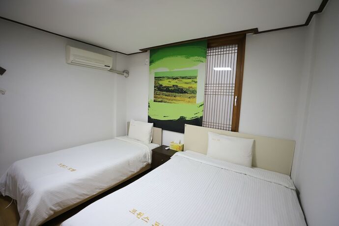 Imagen de la habitación del Hotel Twins, Jeju. Foto 24