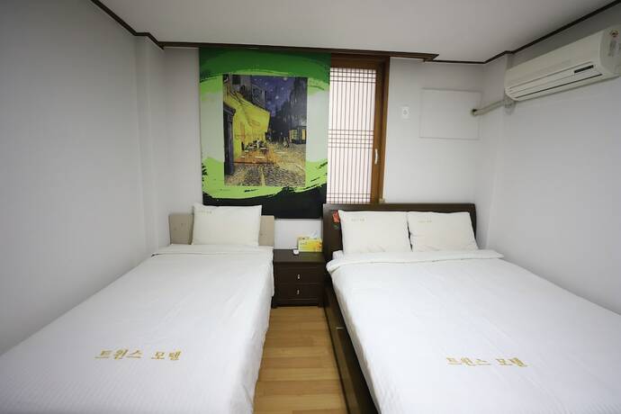 Imagen de la habitación del Hotel Twins, Jeju. Foto 25