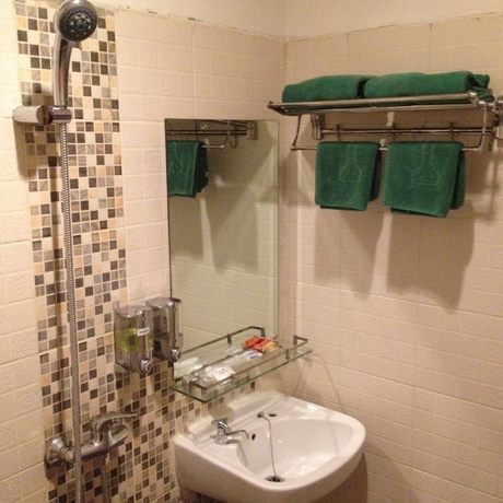 Imagen de la habitación del Hotel Twins Manggadua. Foto 6