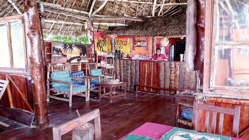Imagen del bar/restaurante del Hotel Twisted Palms Lodge and Restaurant. Foto 4