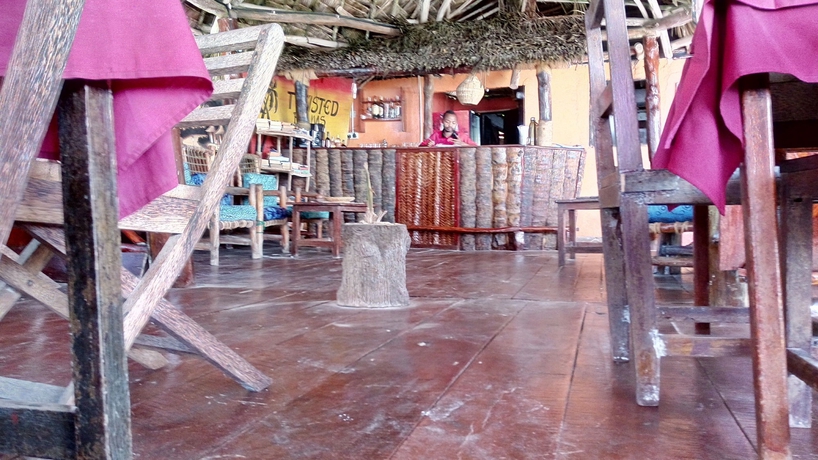 Imagen del bar/restaurante del Hotel Twisted Palms Lodge and Restaurant. Foto 6