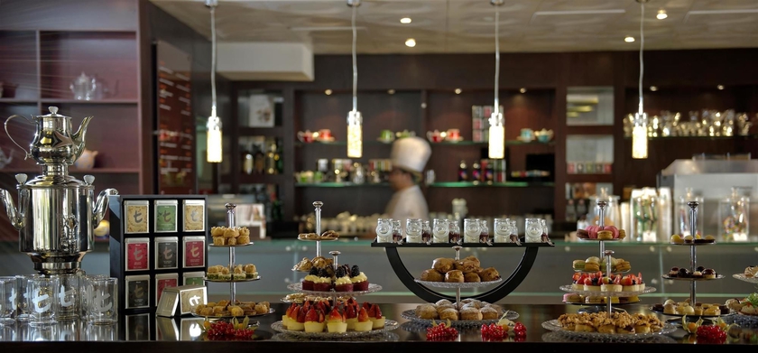 Imagen del bar/restaurante del Hotel Two Seasons and Apartments. Foto 3